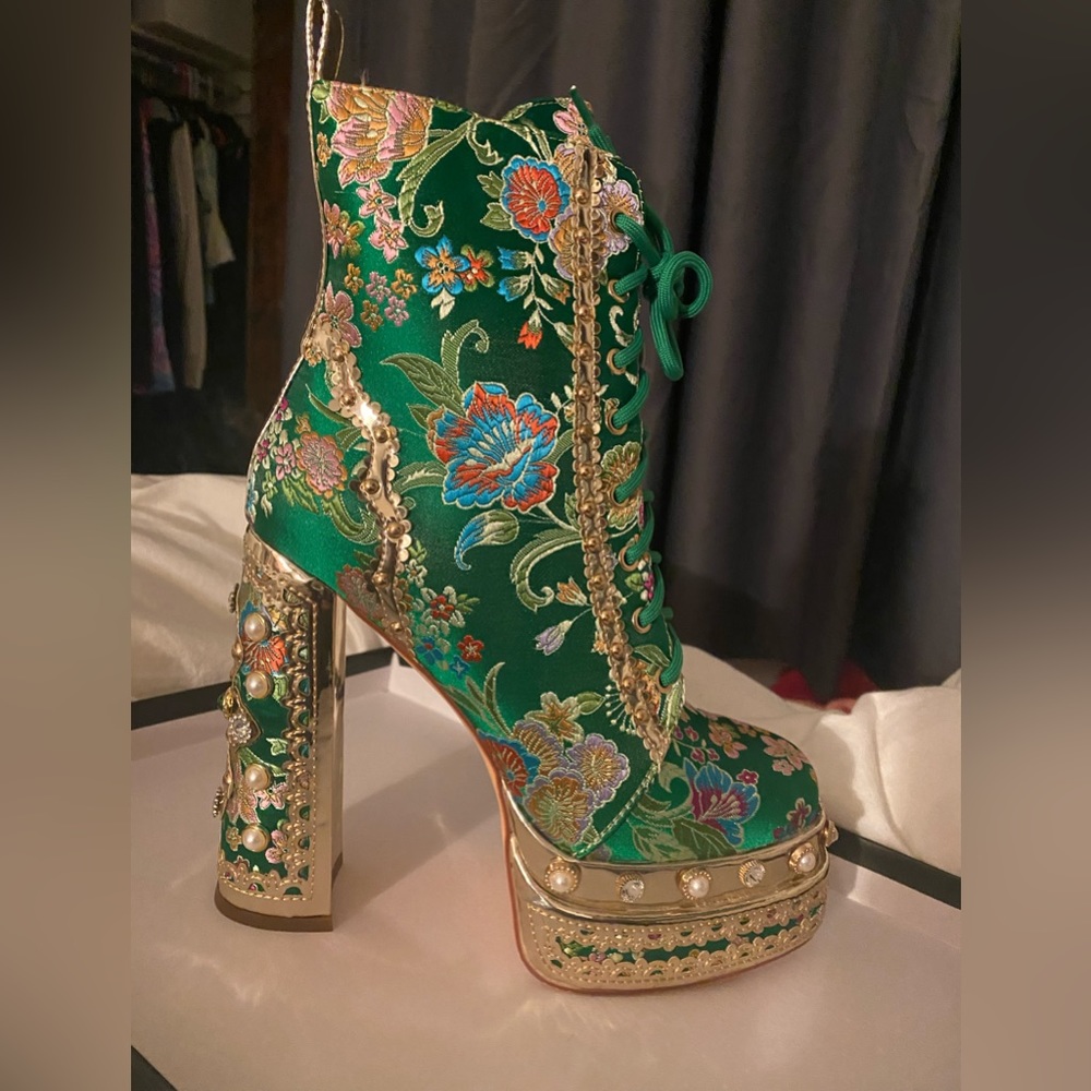 Green show stoppin boots